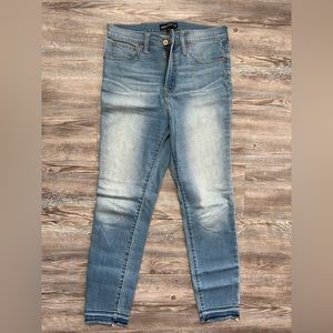 J.Crew Mercantile Women’s Mid Rise Raw Hem Light Wash Skinny Jean Size 28